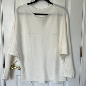 Awesome Cream sweater with Raglan long sleeves soooo soft - no size tag